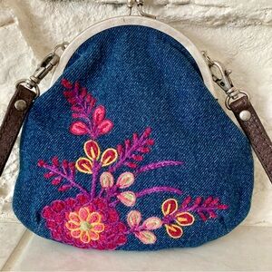 EUC Lucky Brand vintage embroidered canvas and denim kiss lock crossbody clutch